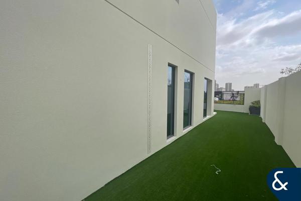 Single Row | Close to Pool | Open Plan